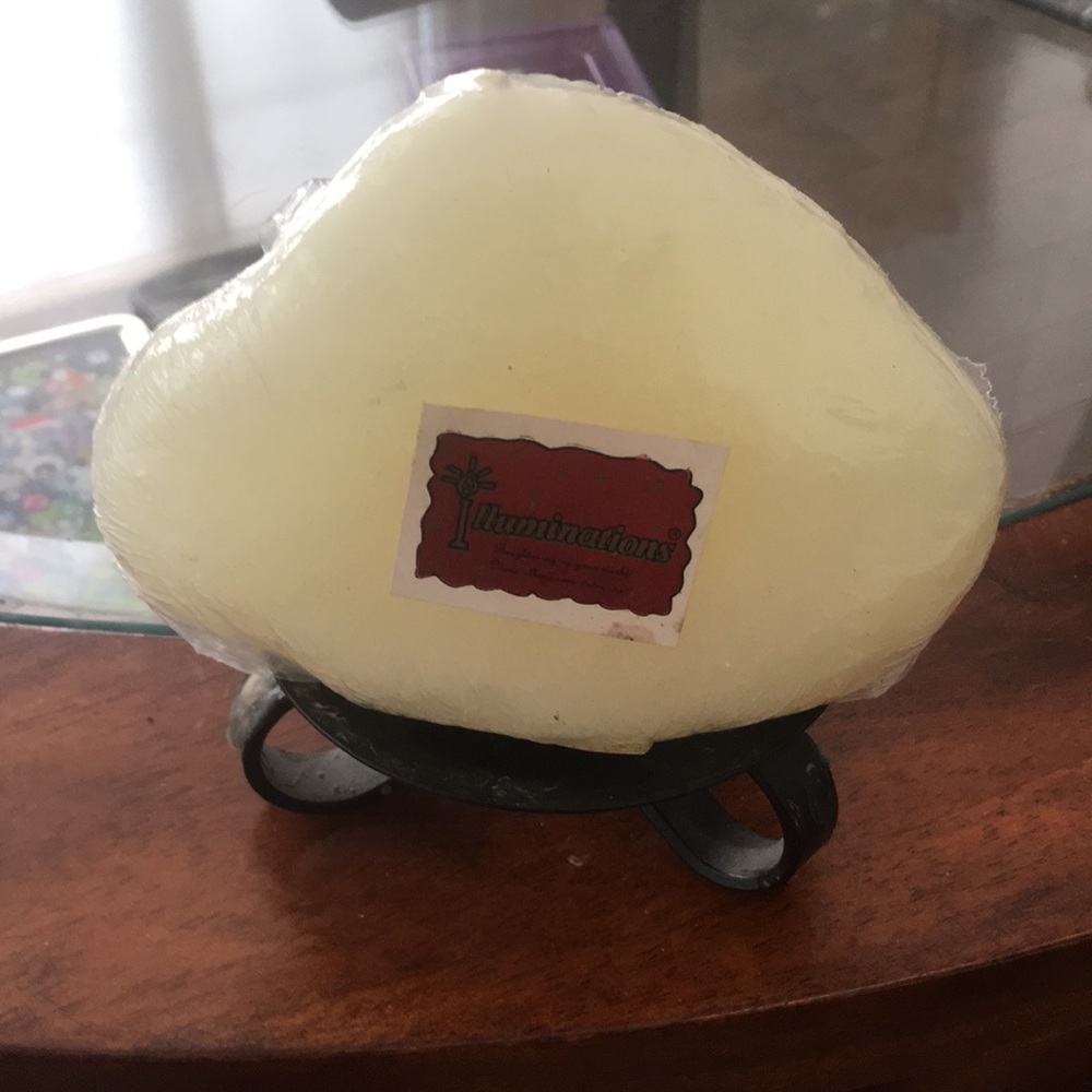 Vintage Rainee Illuminations White Mountain Shaped Candle Decorative NWT 4x5